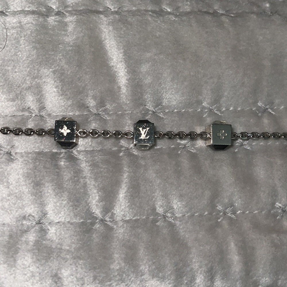 Louis Vuitton necklace excellent condition - Picture 7 of 8